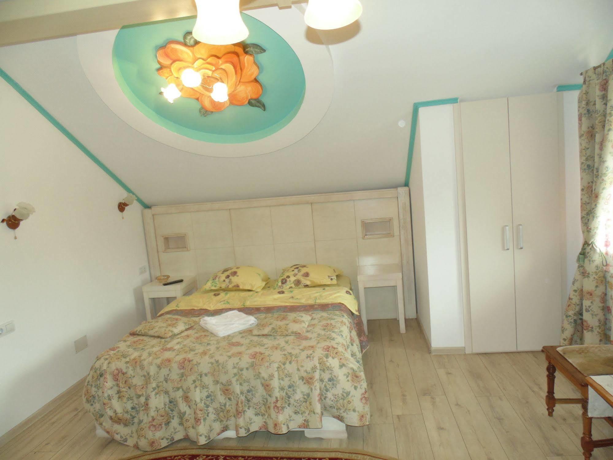 Leaganul Bucovinei Guest House Szucsáva Kültér fotó