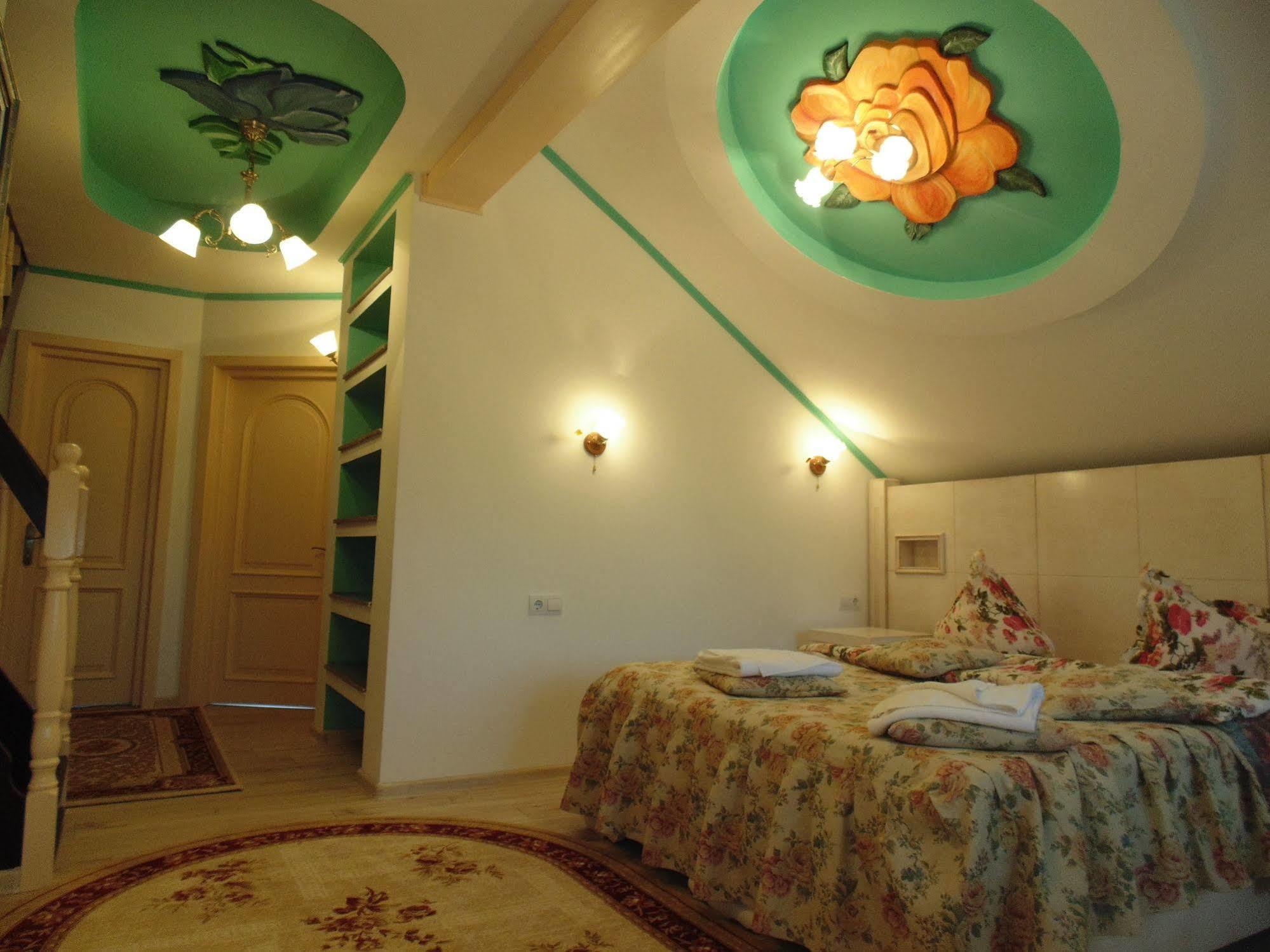 Leaganul Bucovinei Guest House Szucsáva Kültér fotó