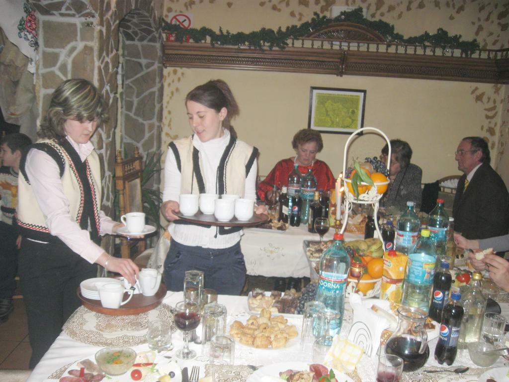 Leaganul Bucovinei Guest House Szucsáva Kültér fotó